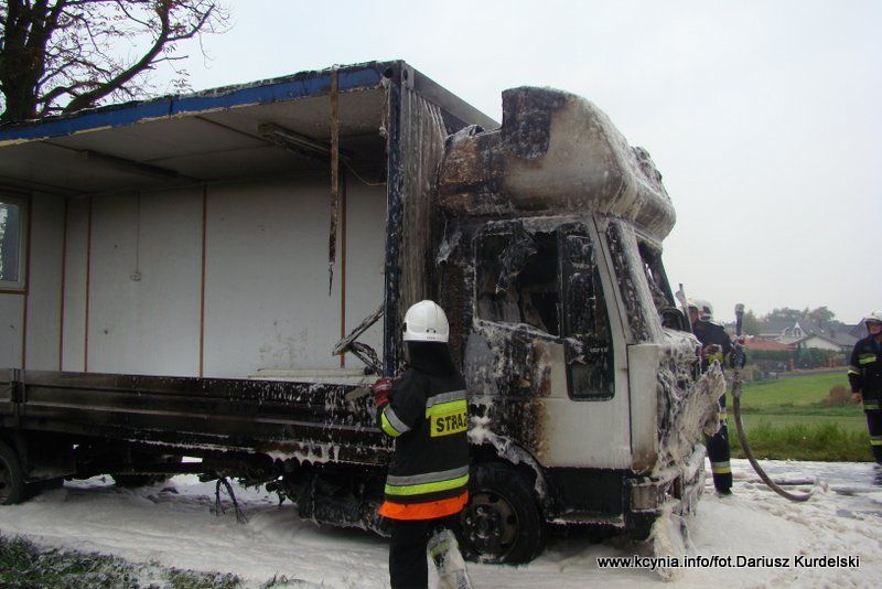 Pożar ciężarówki przy stacji paliw w Kcyni