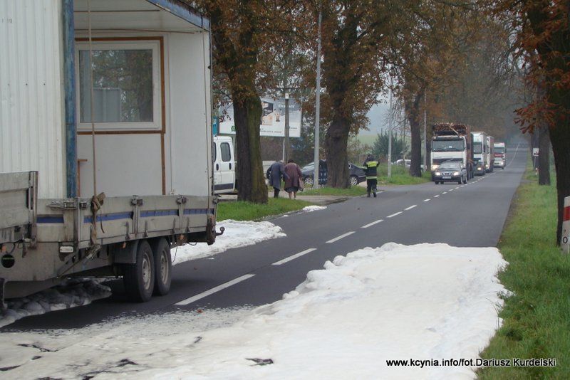 Pożar ciężarówki przy stacji paliw w Kcyni