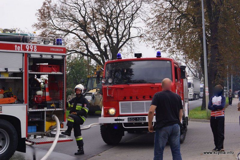 Pożar ciężarówki przy stacji paliw w Kcyni