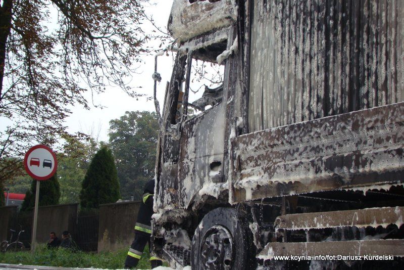 Pożar ciężarówki przy stacji paliw w Kcyni