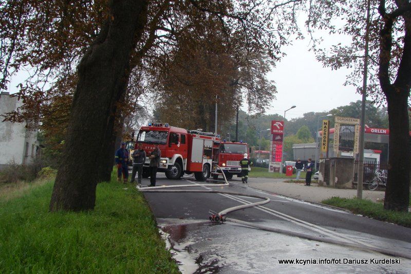 Pożar ciężarówki przy stacji paliw w Kcyni