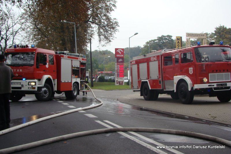 Pożar ciężarówki przy stacji paliw w Kcyni
