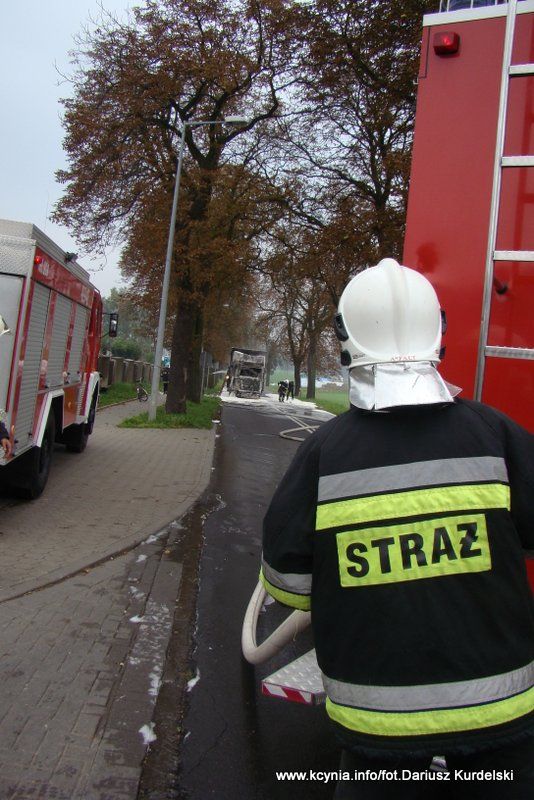 Pożar ciężarówki przy stacji paliw w Kcyni