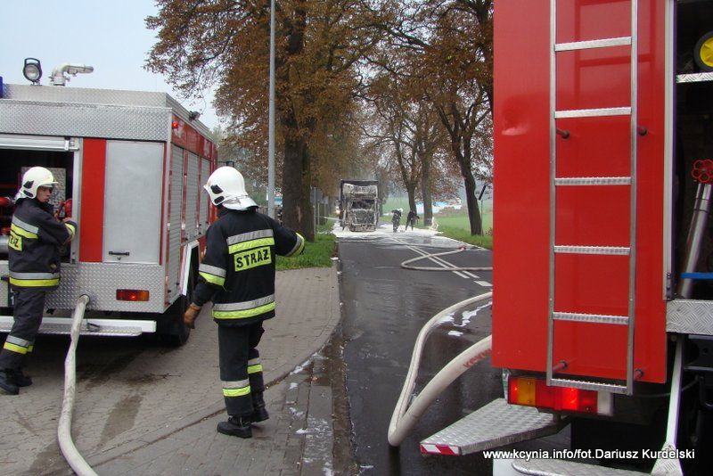 Pożar ciężarówki przy stacji paliw w Kcyni