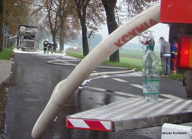 Pożar ciężarówki przy stacji paliw w Kcyni