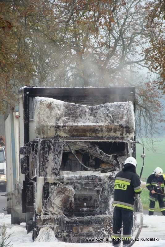 Pożar ciężarówki przy stacji paliw w Kcyni