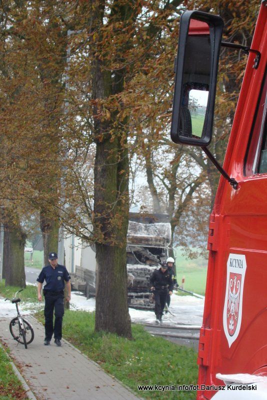 Pożar ciężarówki przy stacji paliw w Kcyni