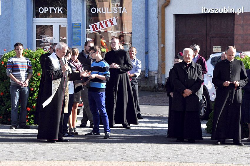 Koronka do Bożego Miłosierdzia na ulicach miast świata także w Szubinie