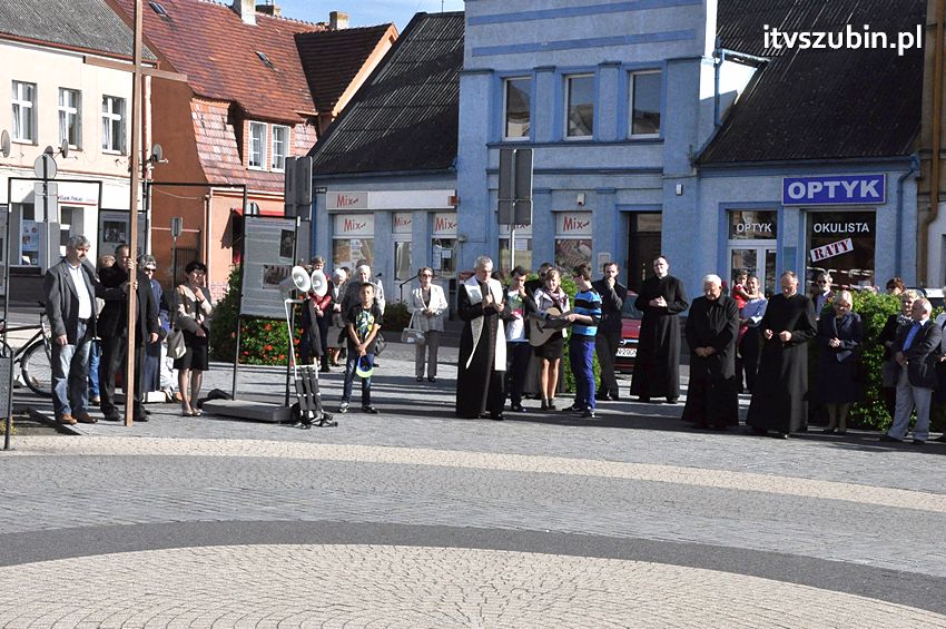 Koronka do Bożego Miłosierdzia na ulicach miast świata także w Szubinie