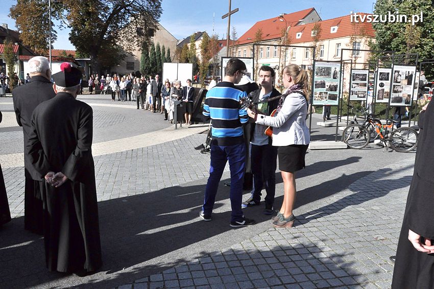 Koronka do Bożego Miłosierdzia na ulicach miast świata także w Szubinie