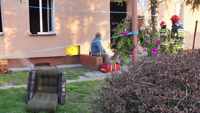 Pożar mieszkania przy ul. Długiej w Nakle nad Notecią. Dwie osoby poszkodowane