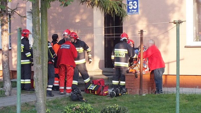 Pożar mieszkania przy ul. Długiej w Nakle nad Notecią. Dwie osoby poszkodowane