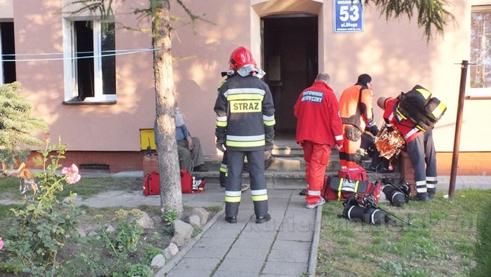 Pożar mieszkania przy ul. Długiej w Nakle nad Notecią. Dwie osoby poszkodowane