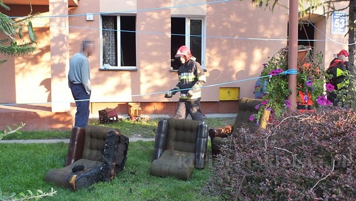 Pożar mieszkania przy ul. Długiej w Nakle nad Notecią. Dwie osoby poszkodowane