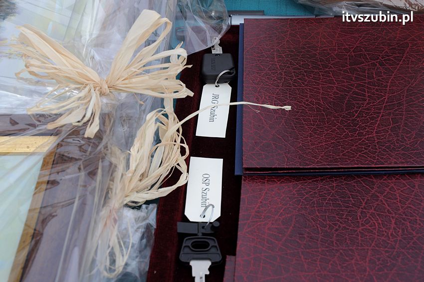 Przekazanie samochodów strażackich w Szubinie