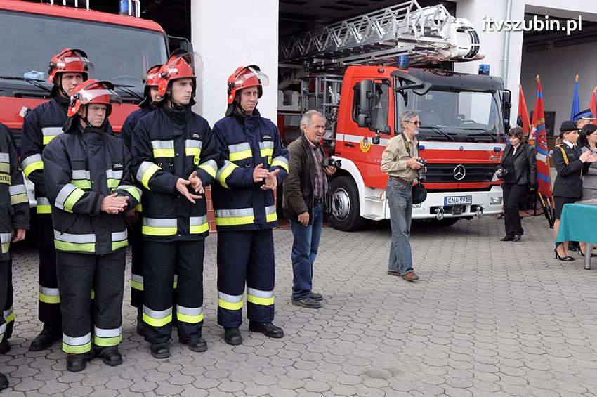 Przekazanie samochodów strażackich w Szubinie