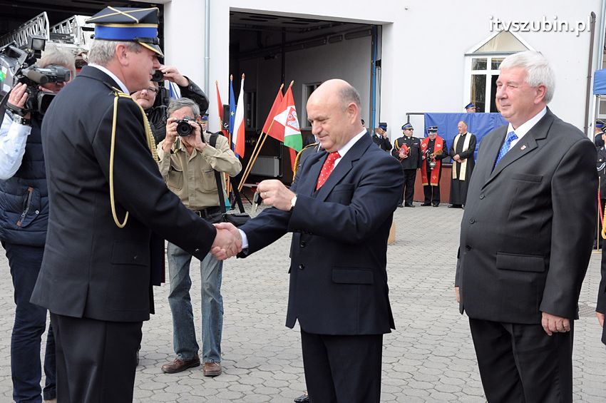Przekazanie samochodów strażackich w Szubinie