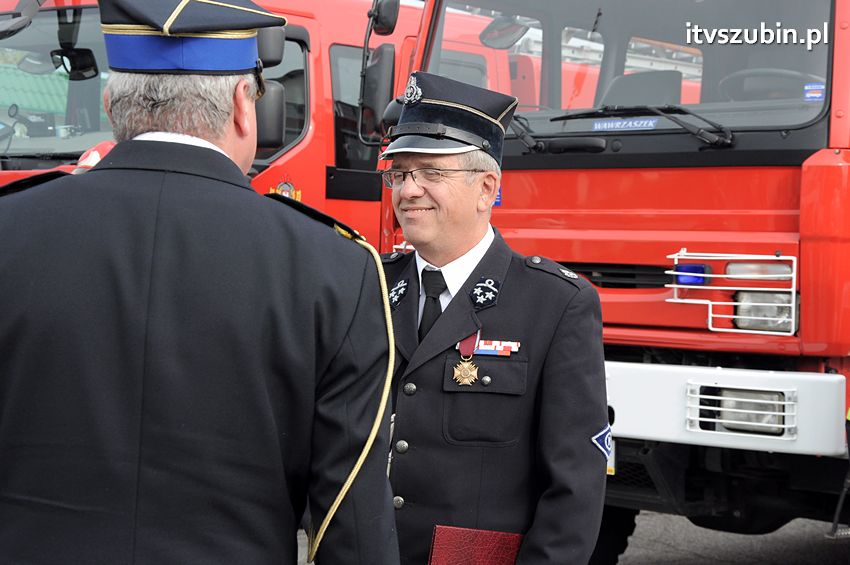 Przekazanie samochodów strażackich w Szubinie