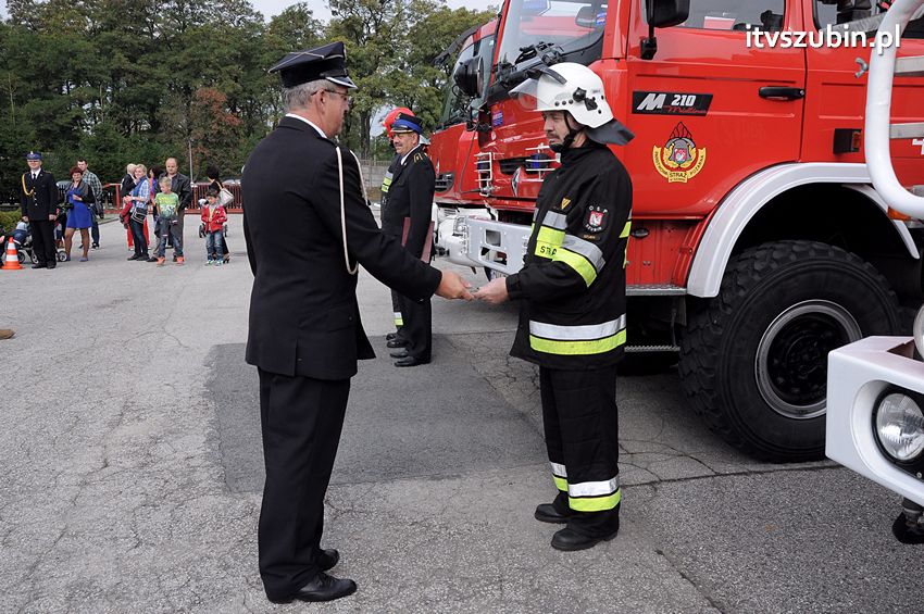 Przekazanie samochodów strażackich w Szubinie