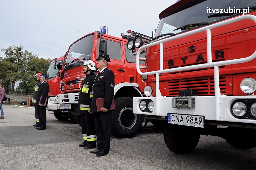 Przekazanie samochodów strażackich w Szubinie