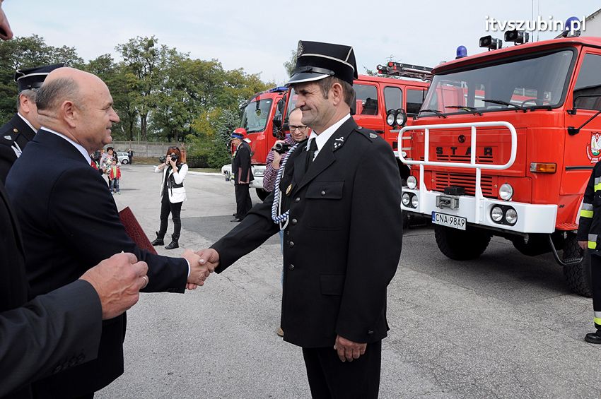 Przekazanie samochodów strażackich w Szubinie