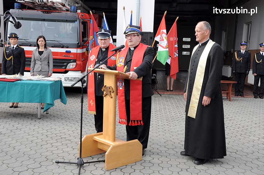 Przekazanie samochodów strażackich w Szubinie