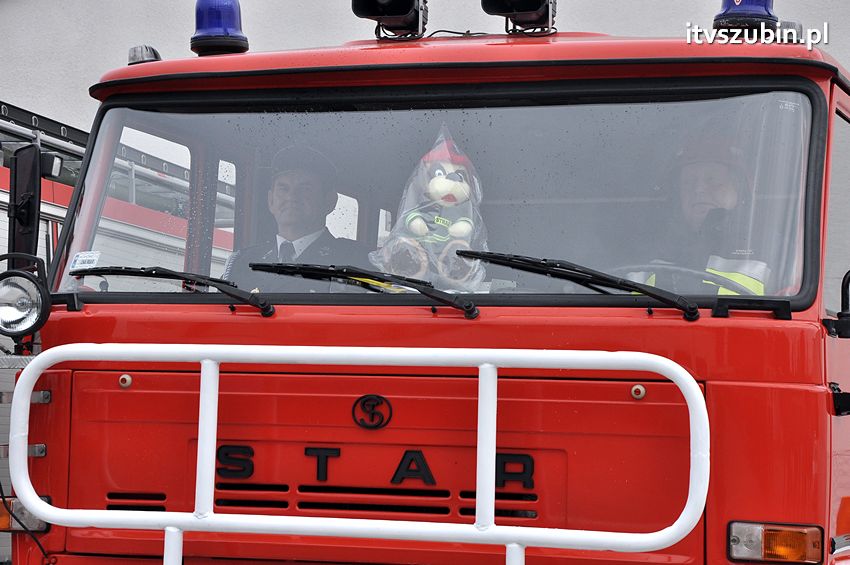 Przekazanie samochodów strażackich w Szubinie