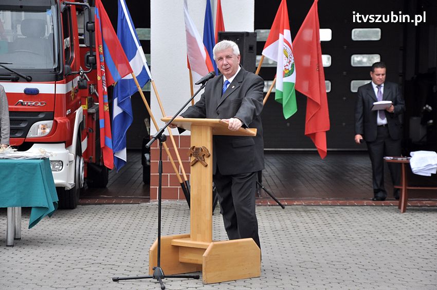 Przekazanie samochodów strażackich w Szubinie