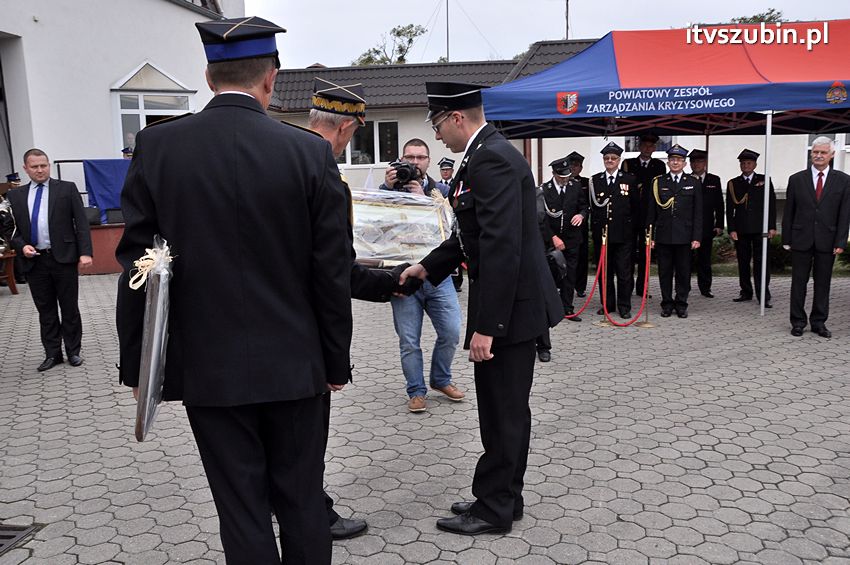 Przekazanie samochodów strażackich w Szubinie