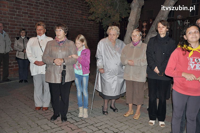 Ulicami Szubina przeszła Procesja Różańcowa