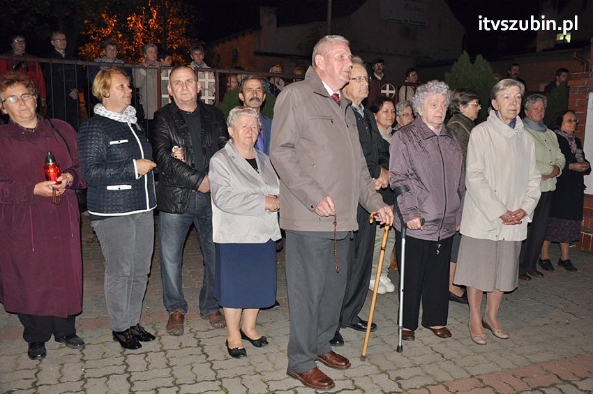 Ulicami Szubina przeszła Procesja Różańcowa