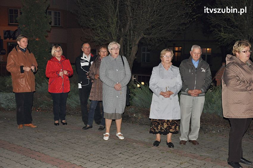 Ulicami Szubina przeszła Procesja Różańcowa