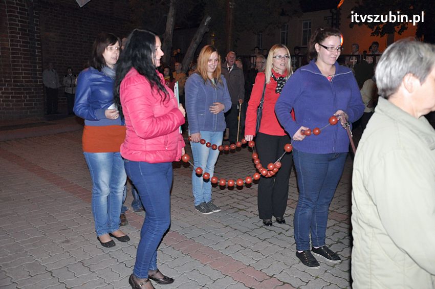 Ulicami Szubina przeszła Procesja Różańcowa