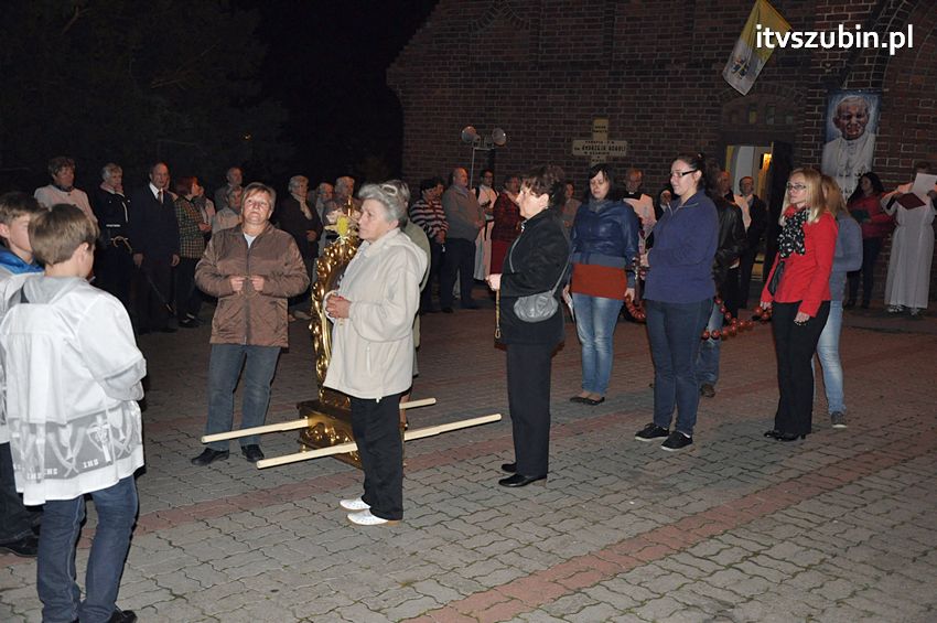Ulicami Szubina przeszła Procesja Różańcowa