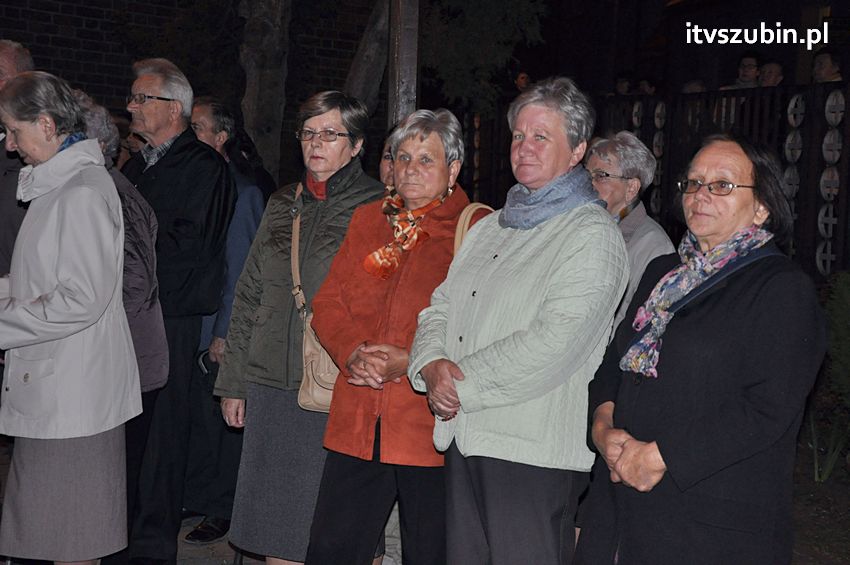 Ulicami Szubina przeszła Procesja Różańcowa