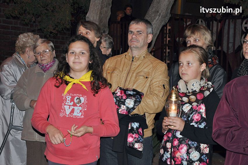 Ulicami Szubina przeszła Procesja Różańcowa