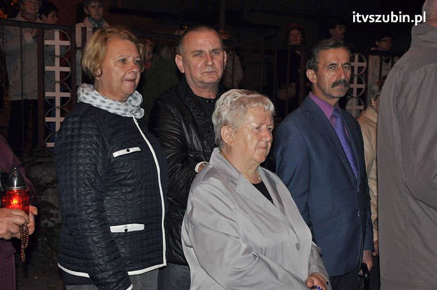 Ulicami Szubina przeszła Procesja Różańcowa