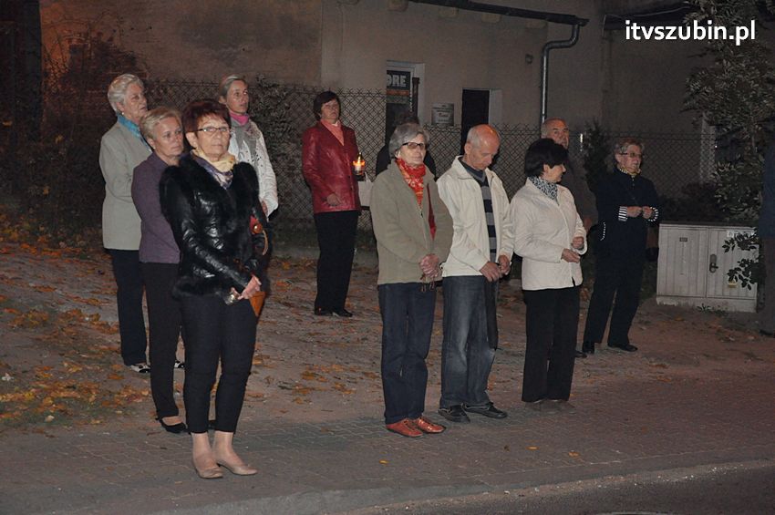 Ulicami Szubina przeszła Procesja Różańcowa