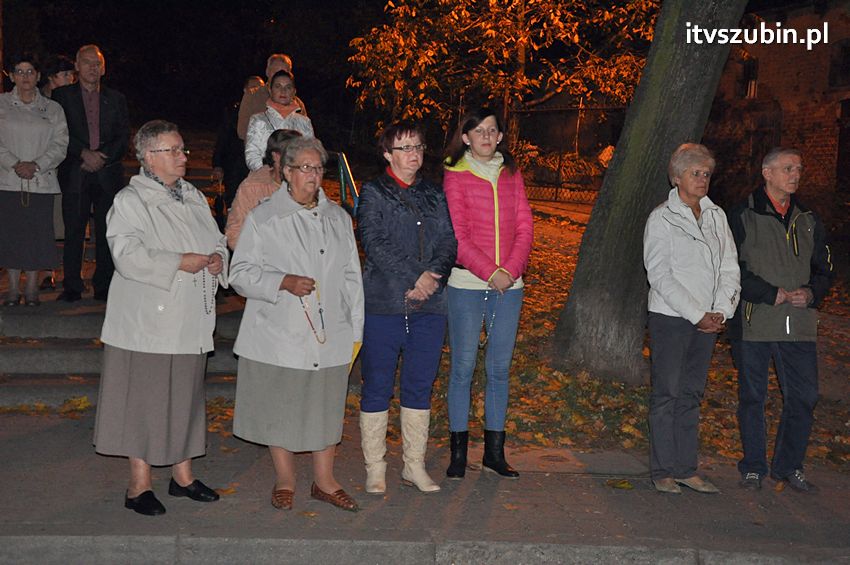 Ulicami Szubina przeszła Procesja Różańcowa