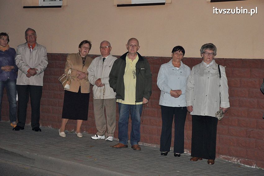 Ulicami Szubina przeszła Procesja Różańcowa