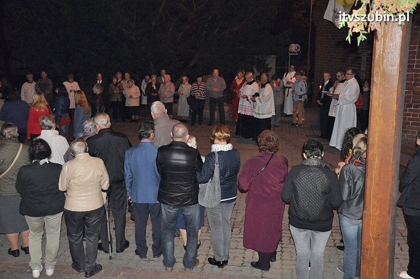 Ulicami Szubina przeszła Procesja Różańcowa