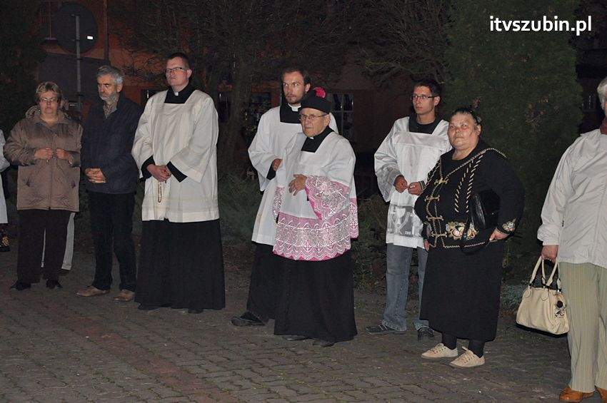 Ulicami Szubina przeszła Procesja Różańcowa
