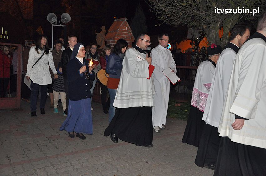 Ulicami Szubina przeszła Procesja Różańcowa