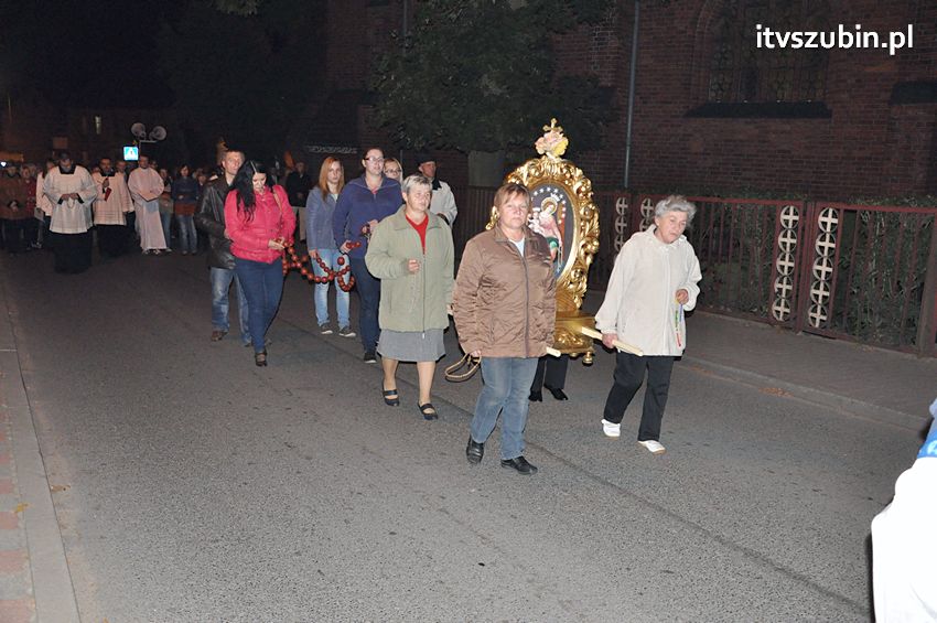 Ulicami Szubina przeszła Procesja Różańcowa