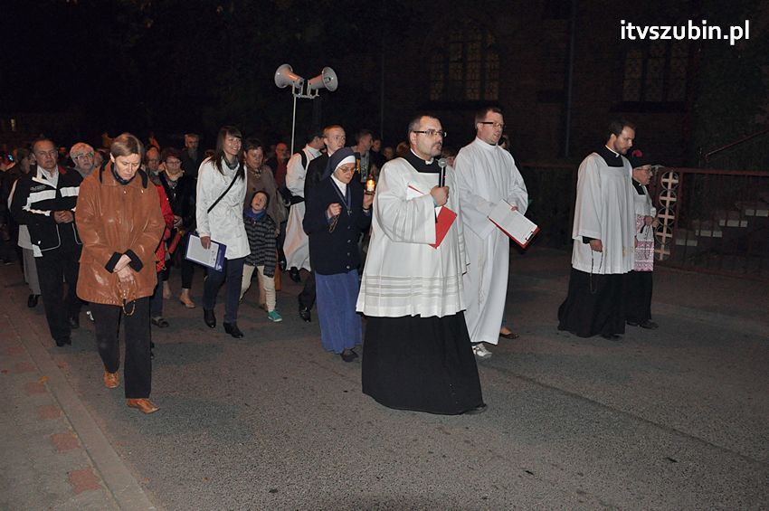 Ulicami Szubina przeszła Procesja Różańcowa