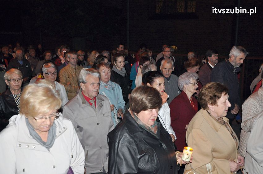 Ulicami Szubina przeszła Procesja Różańcowa