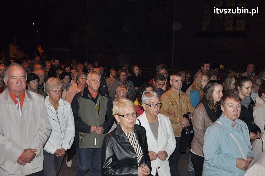 Ulicami Szubina przeszła Procesja Różańcowa