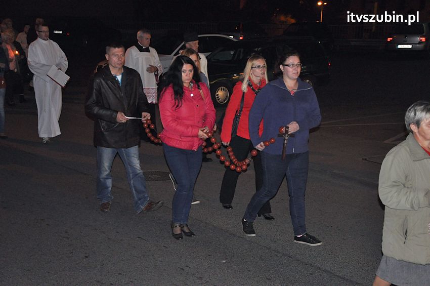 Ulicami Szubina przeszła Procesja Różańcowa