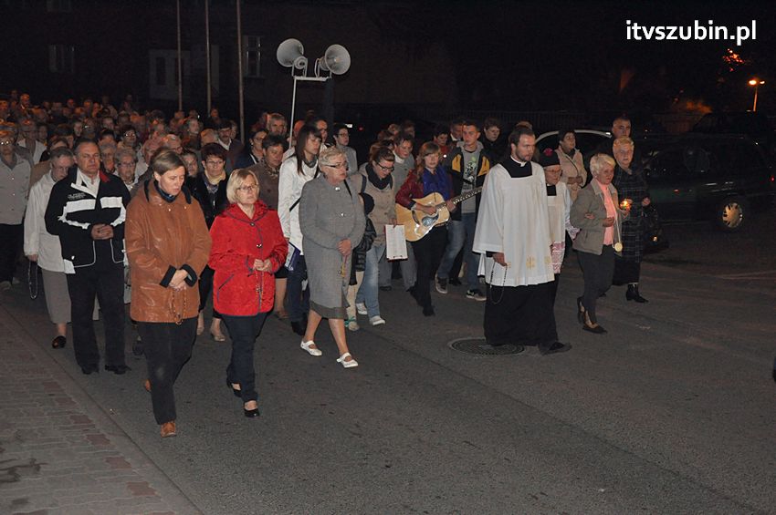 Ulicami Szubina przeszła Procesja Różańcowa