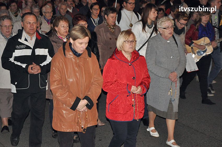 Ulicami Szubina przeszła Procesja Różańcowa